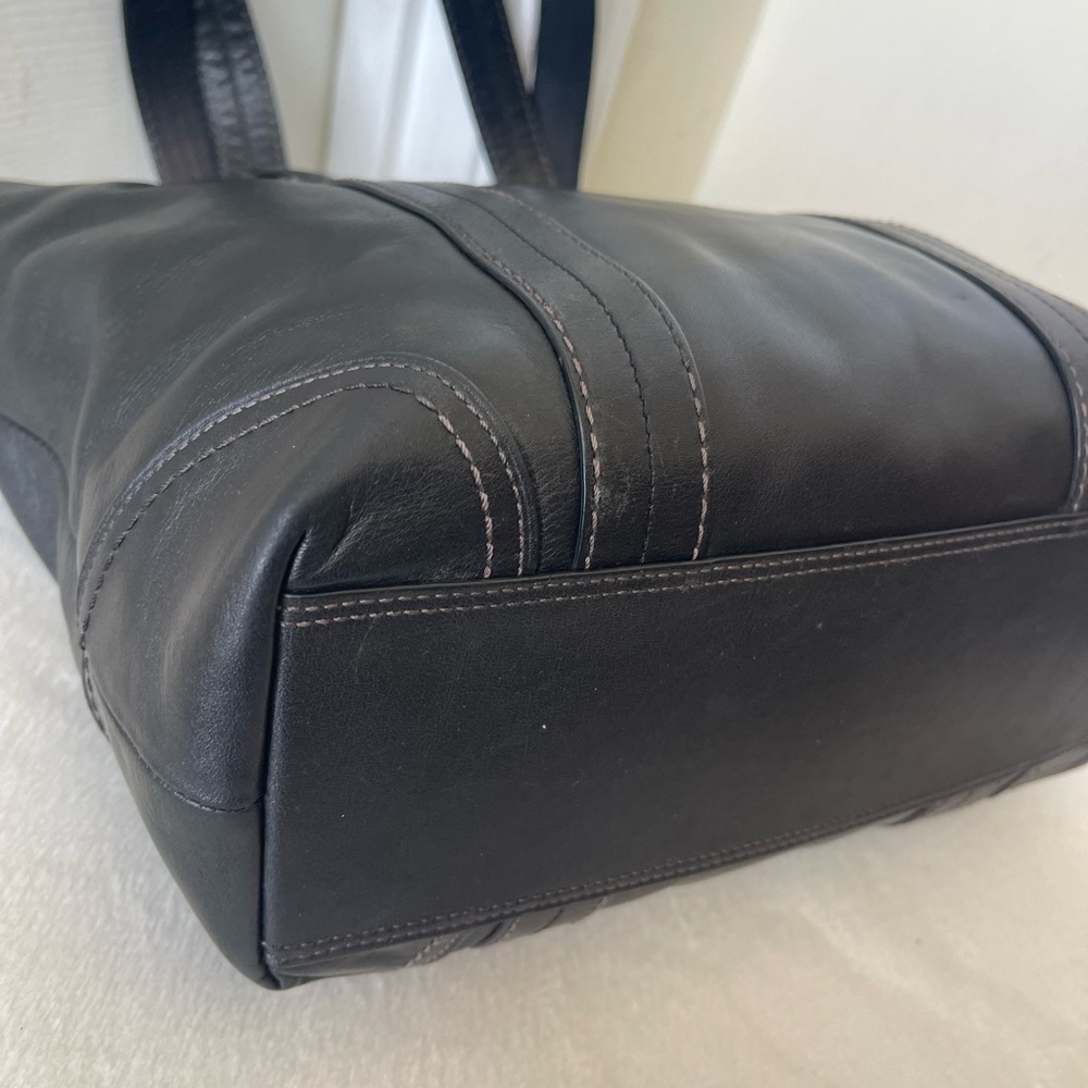Coach Hampton Vintage Black Leather Tote - Picture 10 of 12